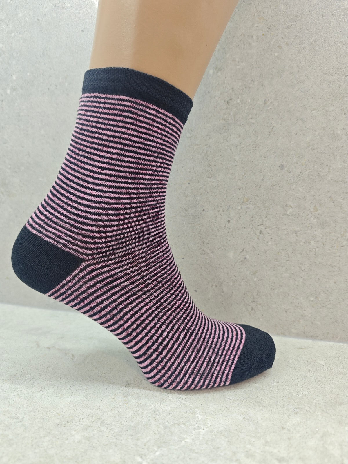 Set of 6 Pairs Women’s Socks with Subtle Striped Patterns – Comfortable & Stylis