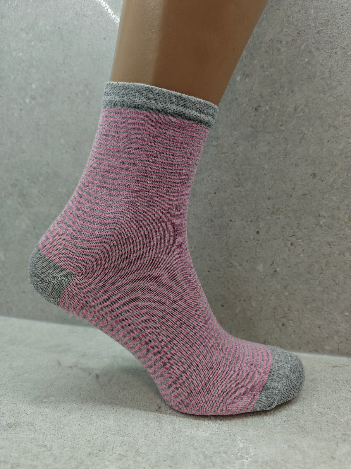 Set of 6 Pairs Women’s Socks with Subtle Striped Patterns – Comfortable & Stylis