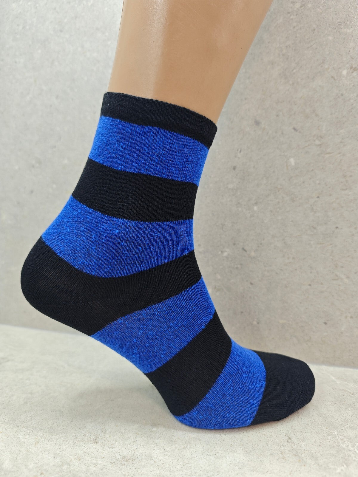 Set of 6 Pairs Women’s Socks with Bold Striped Design – Comfortable & Stylish