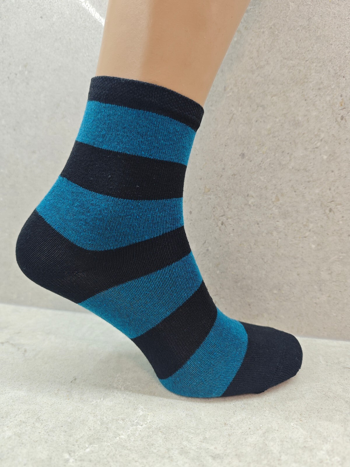 Set of 6 Pairs Women’s Socks with Bold Striped Design – Comfortable & Stylish