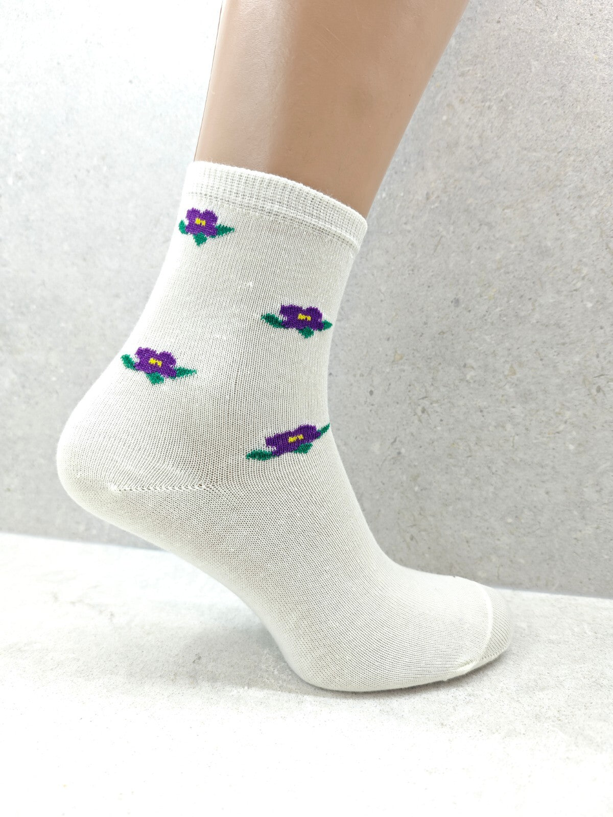 Set of 6 Pairs Women’s Socks with Delicate Floral Patterns – Stylish & Comfortab